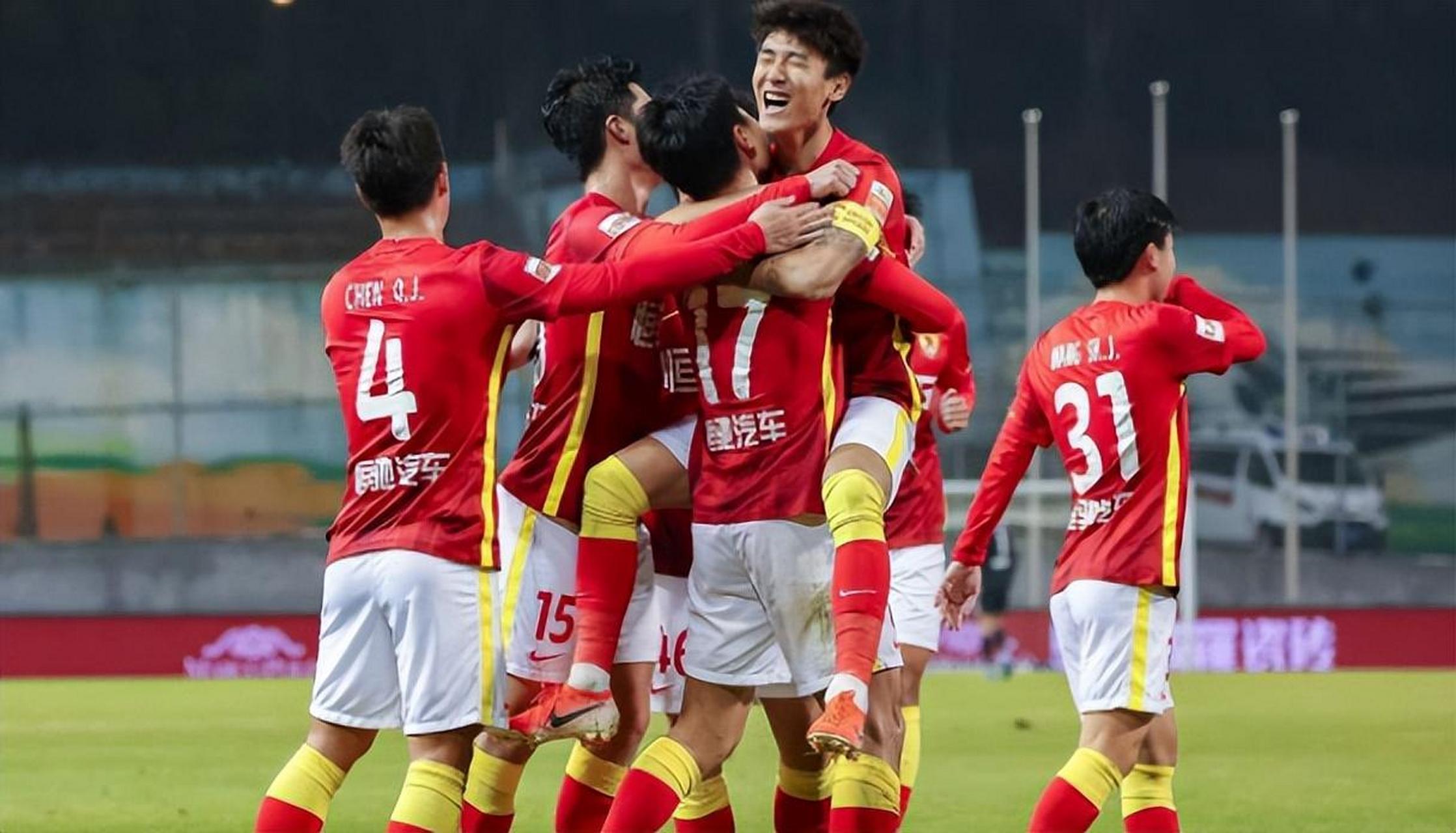 包含C罗传射建功，国安新星横空出世，场边球探频频记笔记的词条